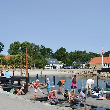 Сasa de vacaciones Five Bedroom Holiday In Rorvig Asnæs