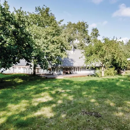 Сasa de vacaciones Five Bedroom Holiday In Rorvig *